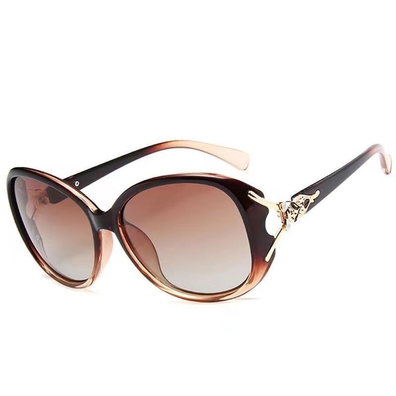 Dame moteriktig Cat-Eye solbrille med eksklusiv metall-design Skanto