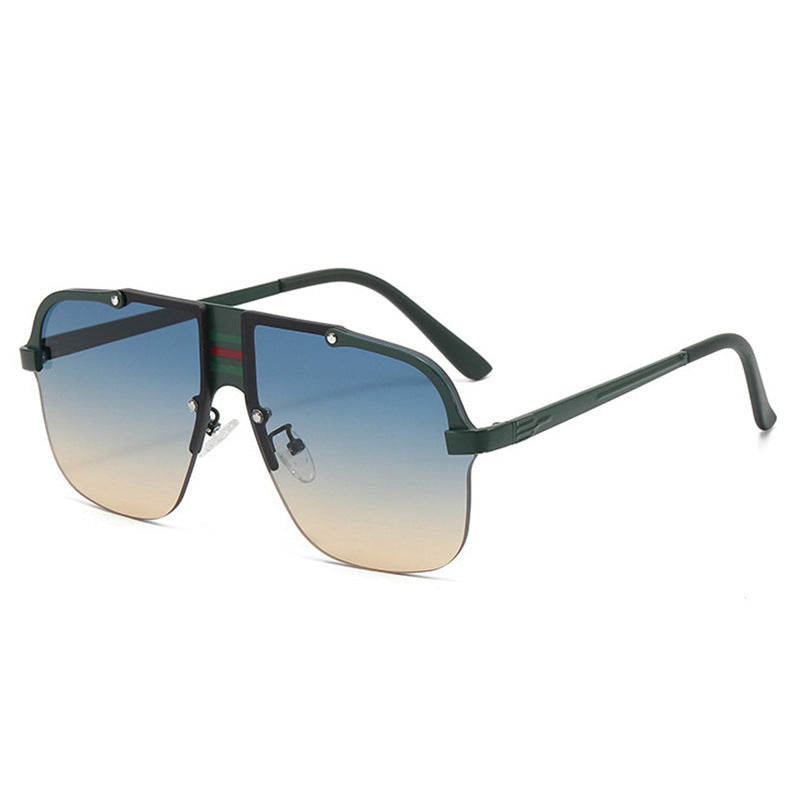 Dame Oversized solbriller med unike, gradient linser og markant metallramme Skanto