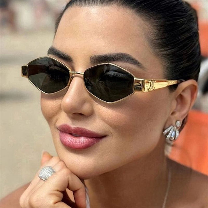 Dame hexagonal designer solbrille med innovativ metallramme Skanto