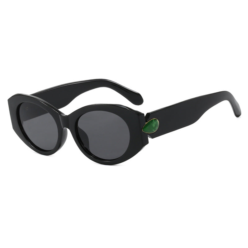 Dame elegant solbrille med stilige konturer Skanto
