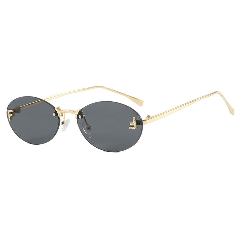 Dame mote trendy solbriller med elegante, runde glass og filigran metallramme Skanto