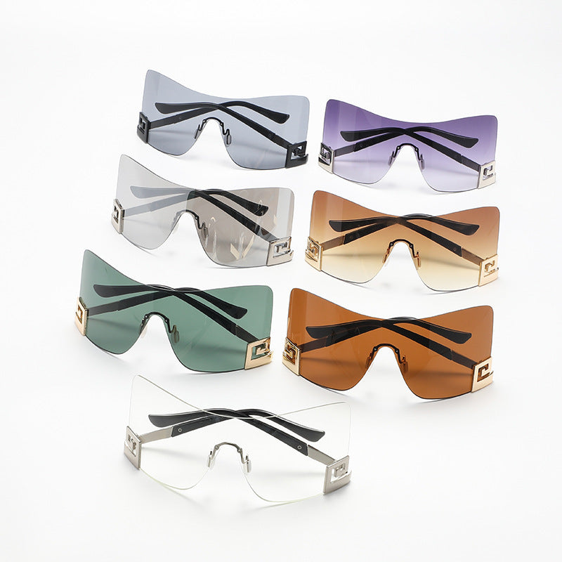 Dame Oversized Shield-solbrille med ekstravagant design Skanto