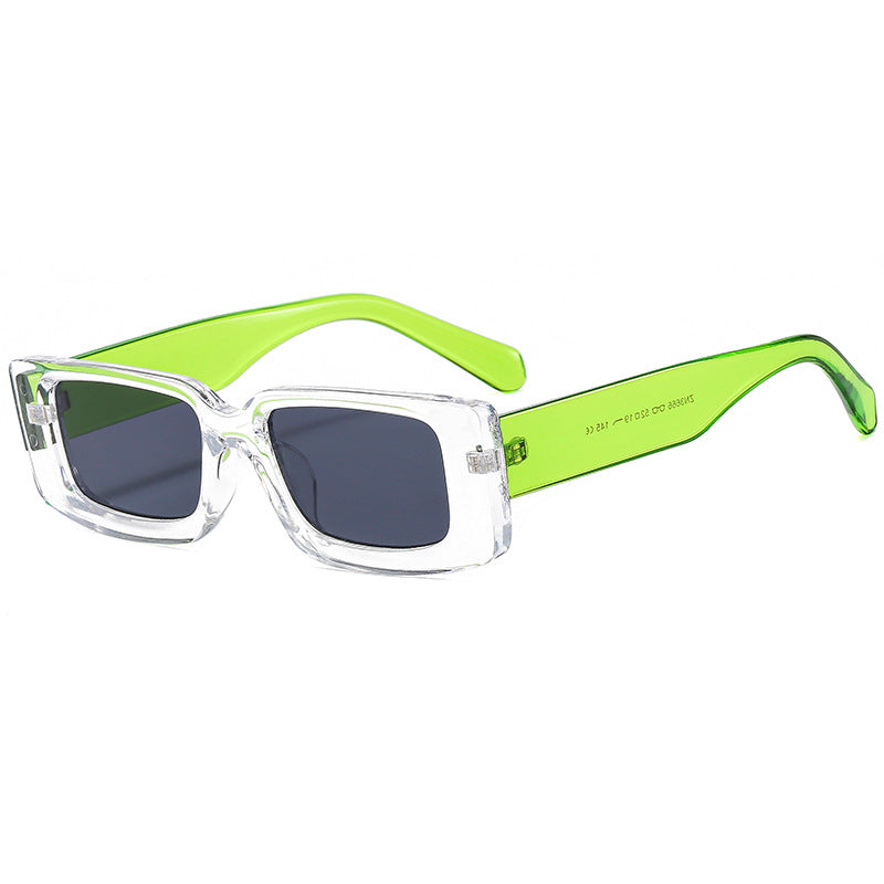 Dame moteriktig solbrille med trendy gjennomsiktig ramme og sporty design Skanto