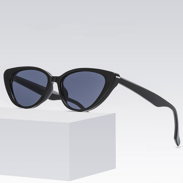 Dame Cat-Eye solbriller med moderne ekstrem ramme Skanto