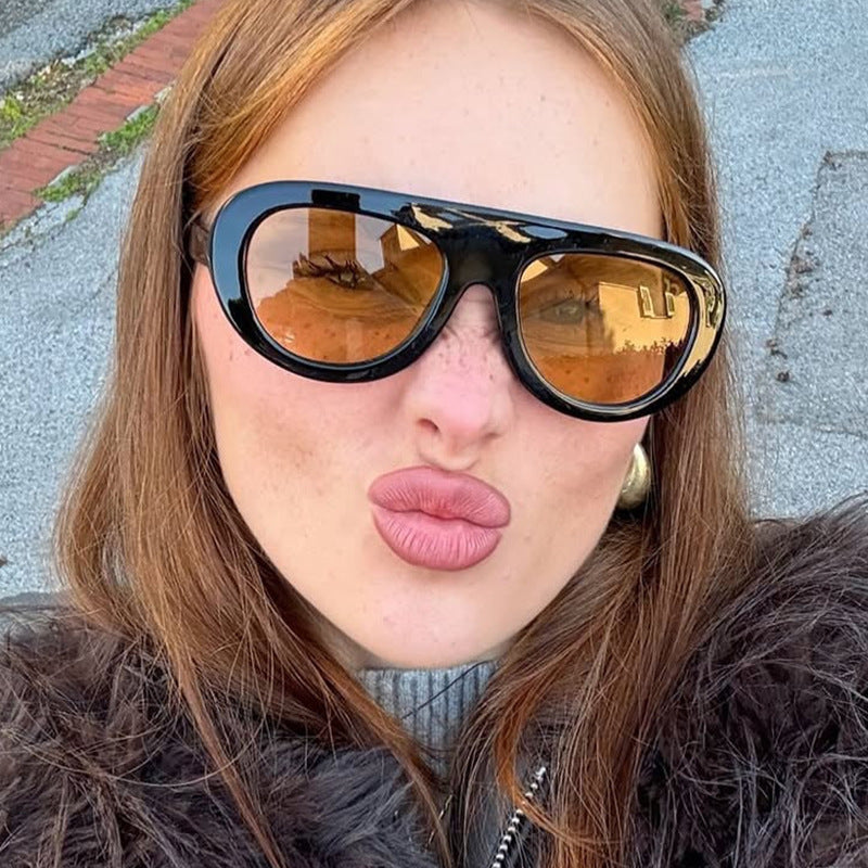 Women's fashionable oversized sunglasses with protective UV filter Skanto