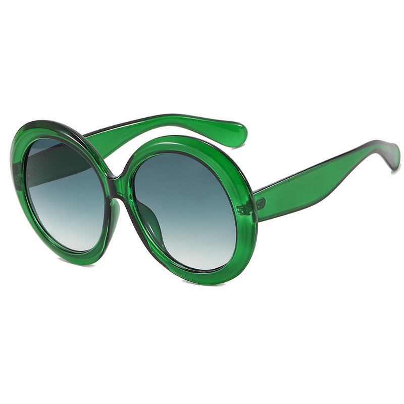 Dame oversized moteriktig solbrille med elegant design Skanto