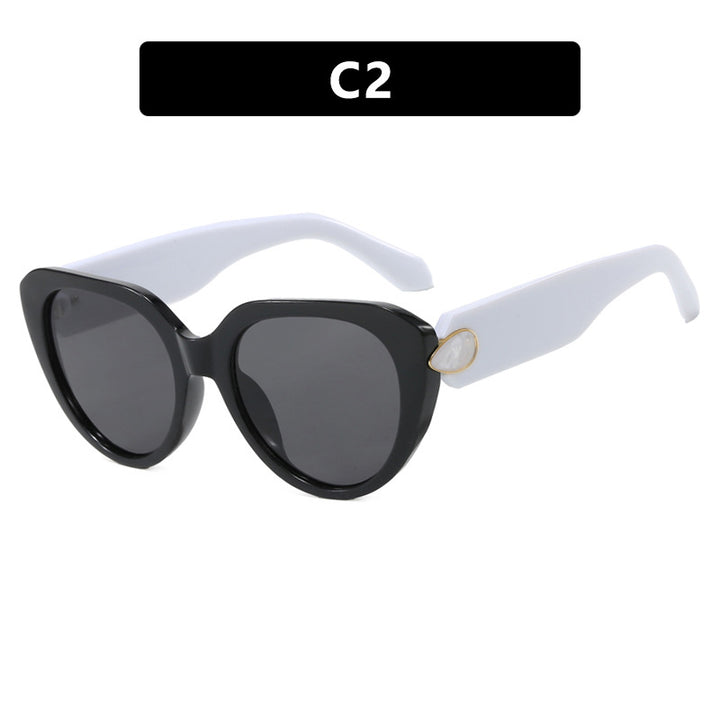 Women's Cat-Eye Sunglasses with Eye-Catching Design and Protective UV Filter Skanto