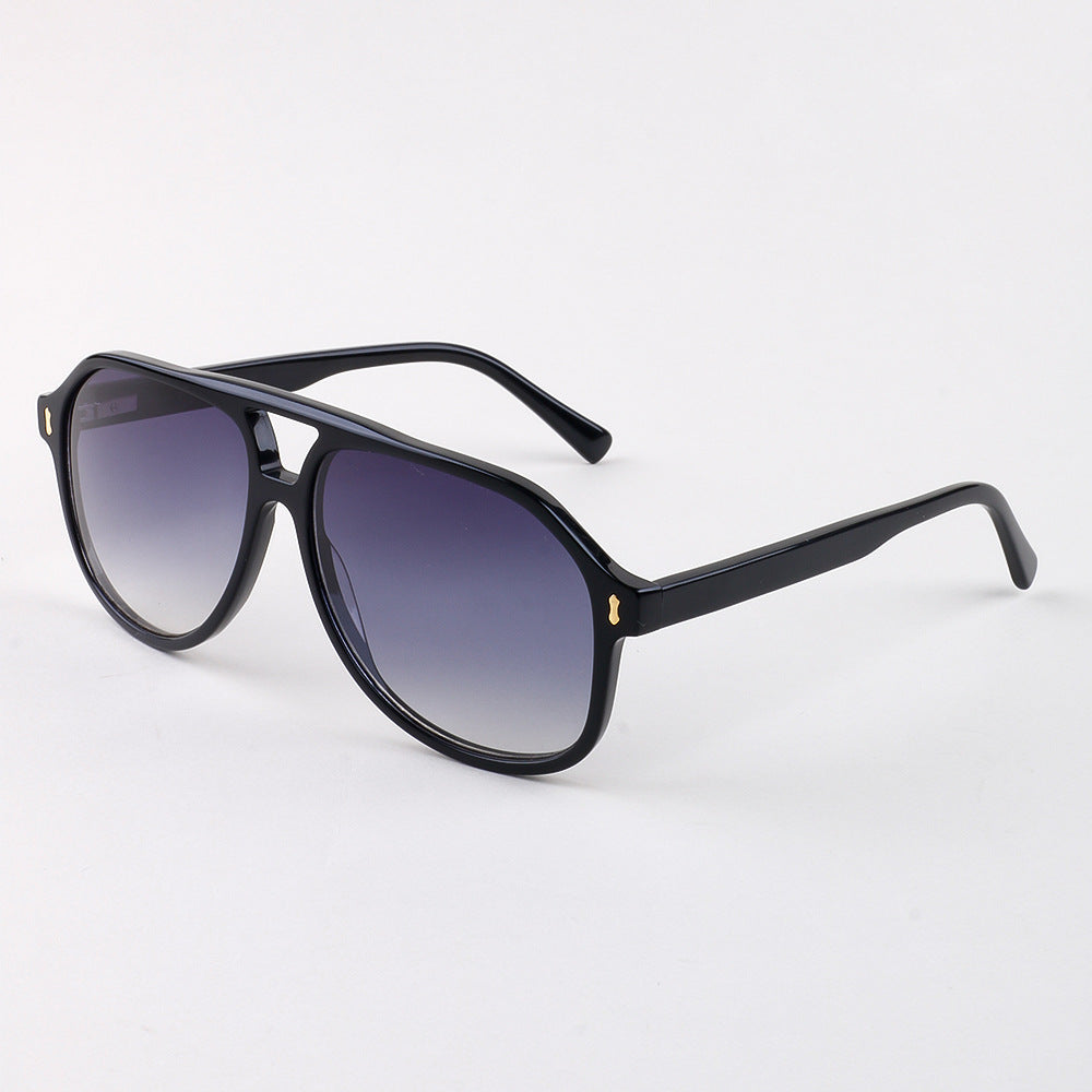 Dame trendy solbriller i moderne design Skanto