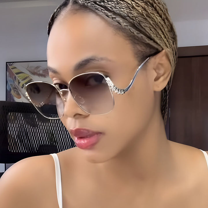 Women's eye-catching sunglasses with sparkling applications Skanto