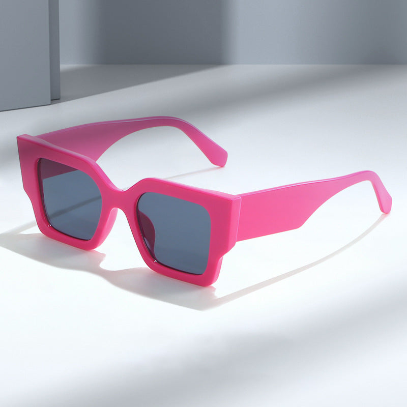 Dame Modisquadrat solbrille med bred ramme og UV-beskyttelse Skanto