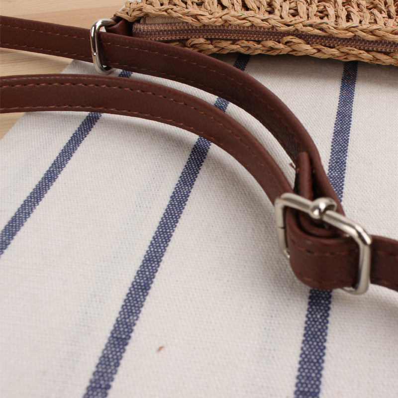 Shoulder bag in woven natural material with detachable leather strap Skanto