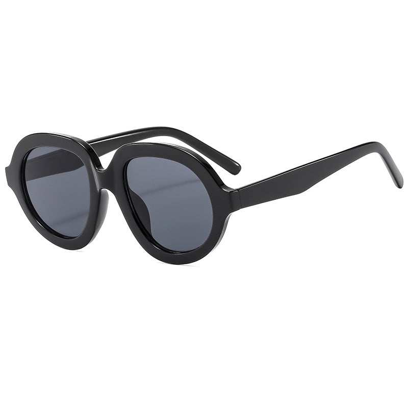 Dame trendy solbriller med bred, oval ramme Skanto
