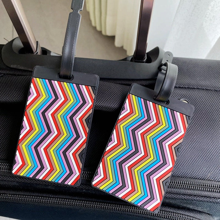Vibrant Chevron Pattern Bagasje Tag Skanto