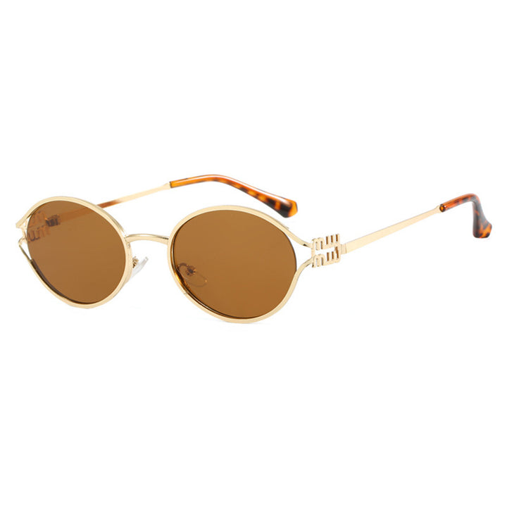 Dame ovalformet solbrille med elegant metallramme og moderne design Skanto