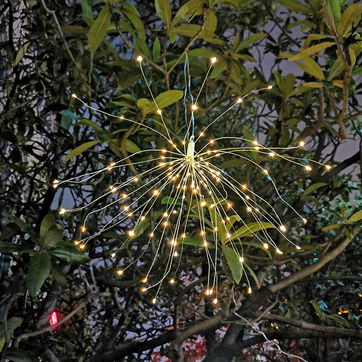Solcel-drevne Starburst hengende LED hage lys med vanntette fyrverkeri-formede klynger og automatisk skumring-til-daggry-sensor Skanto