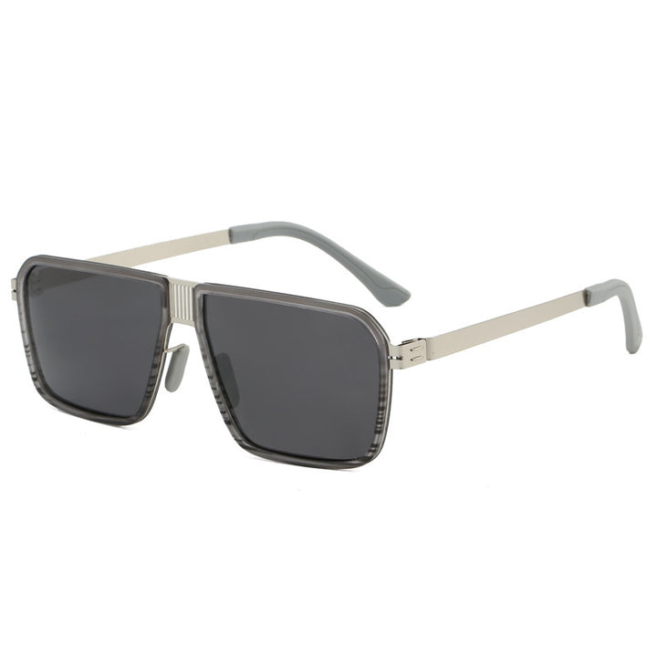 Dame moteriktig solbrille i moderne, firkantet design Skanto