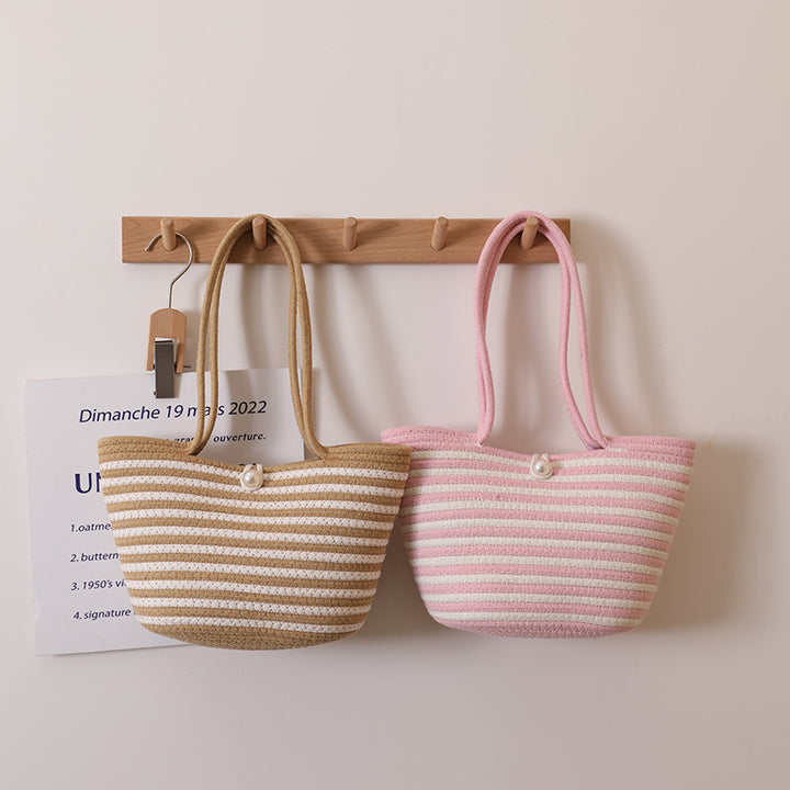Trendy handbag with stylish stripes Skanto