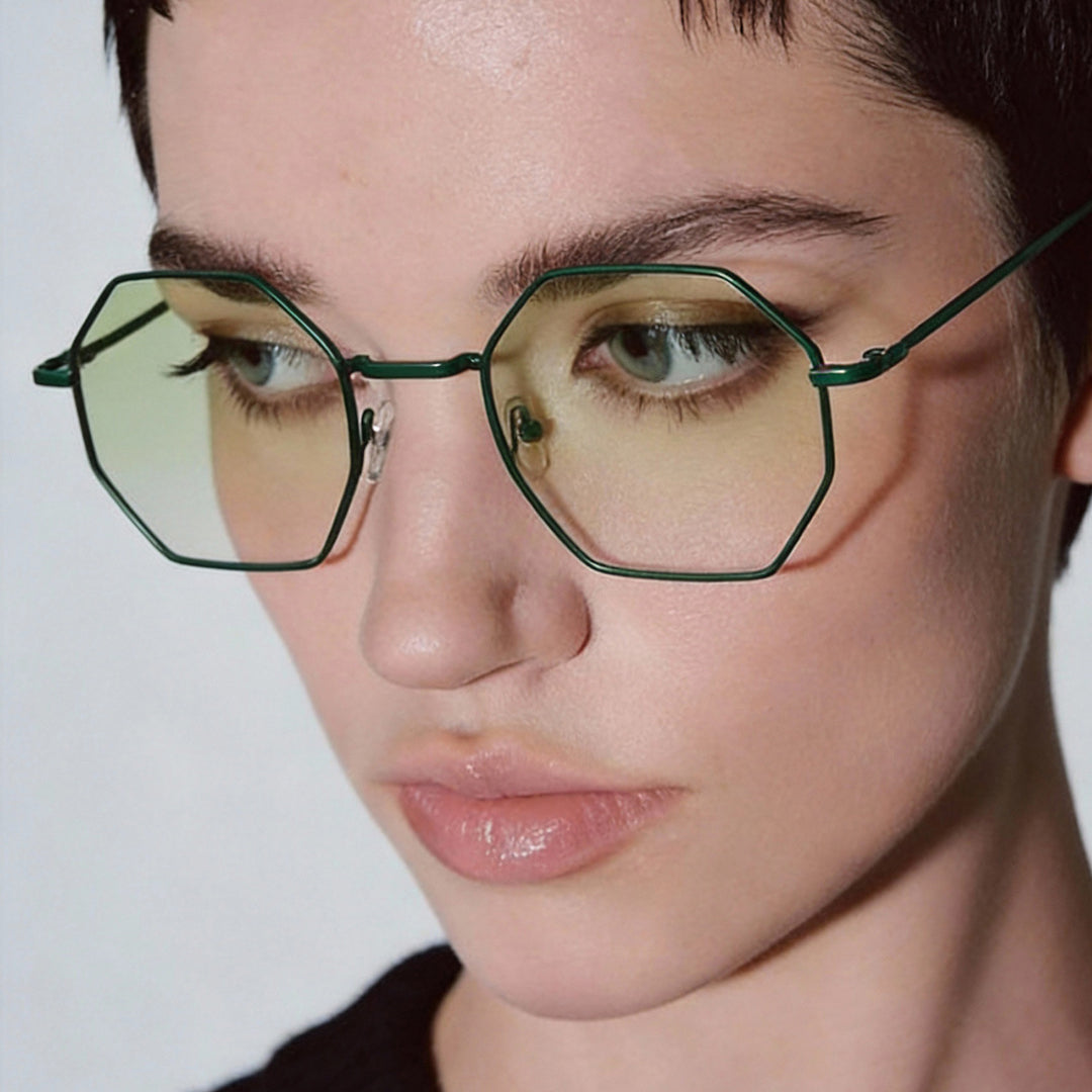 Dame oktagonal solbrille med elegante metallaksenter Skanto