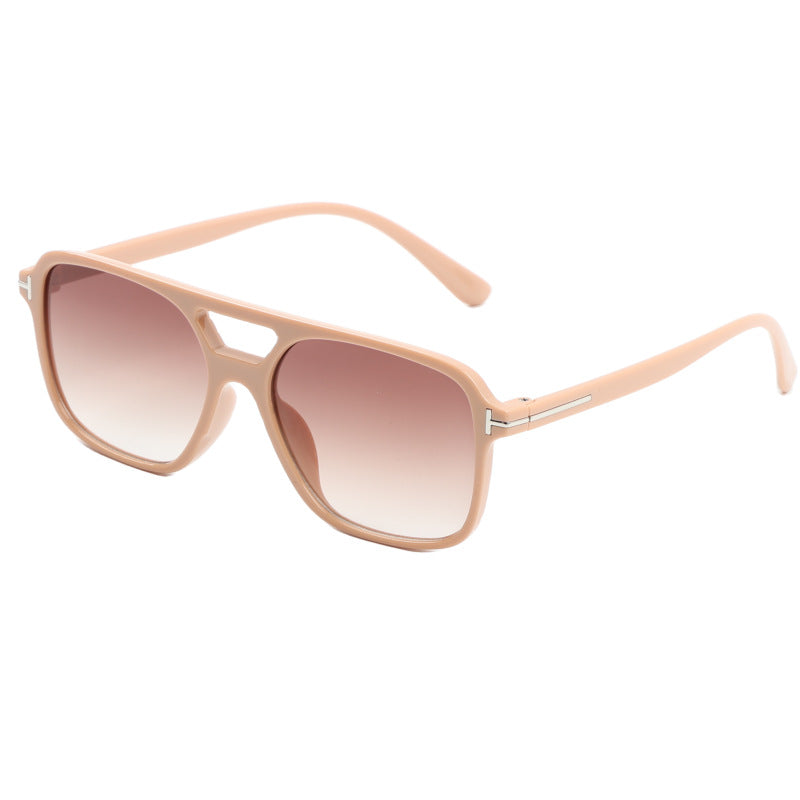 Dame moteriktig solbrille i trendy skilpadde-design Skanto