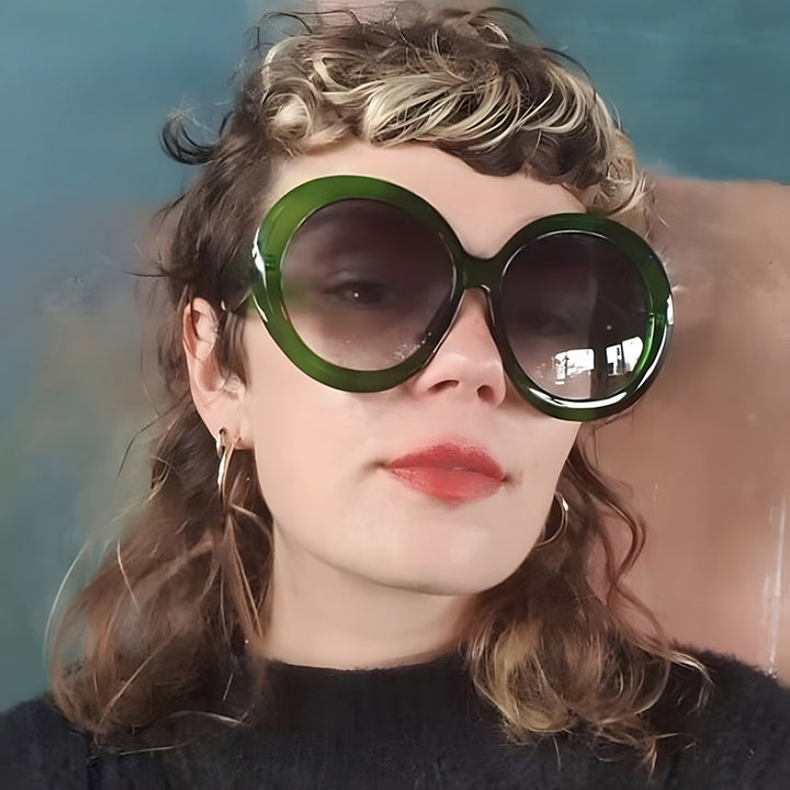 Dame oversized moteriktig solbrille med elegant design Skanto