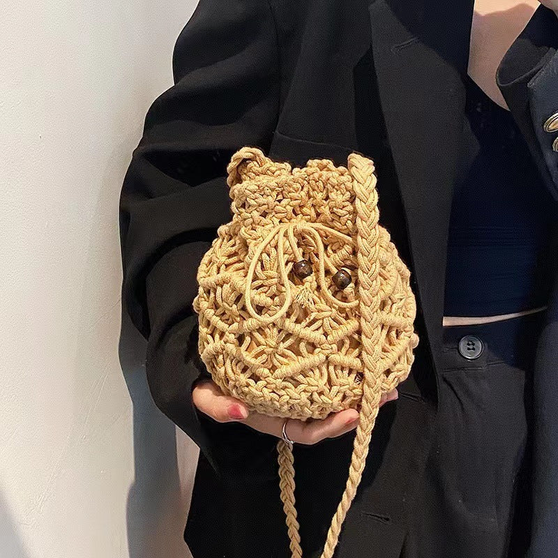 Hand-knotted shoulder bag with playful animal motif Skanto