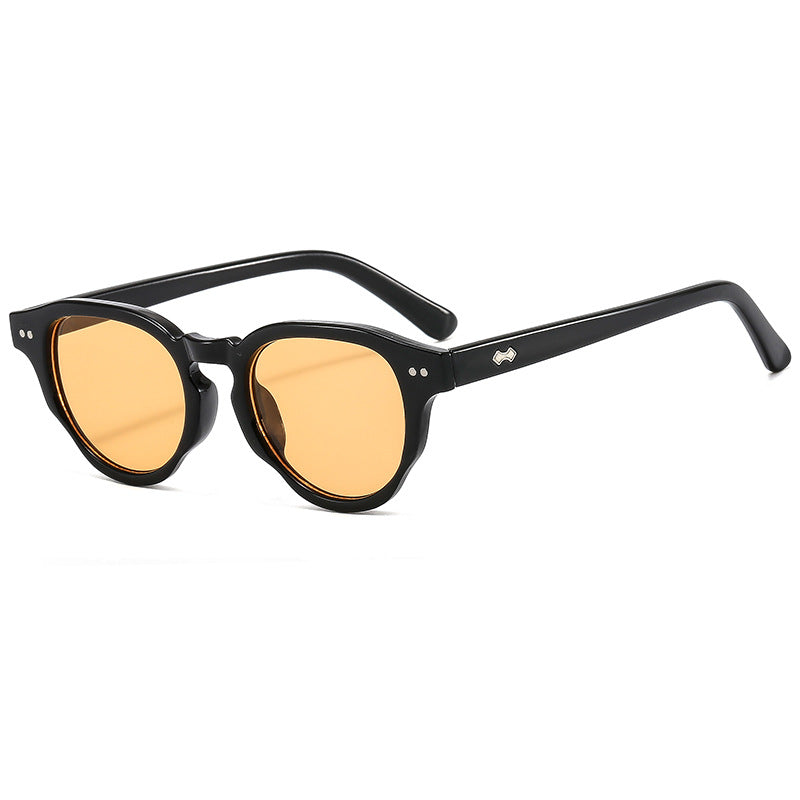 Dame modische solbrille med oval ramme og grønt glass Skanto