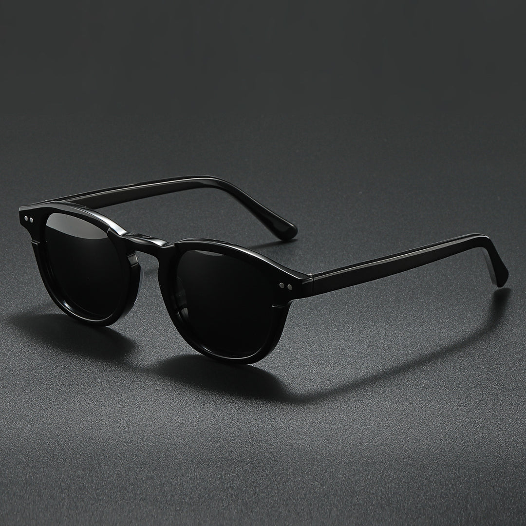 Dame moteriktig solbrille i moderne skilpadde-design Skanto