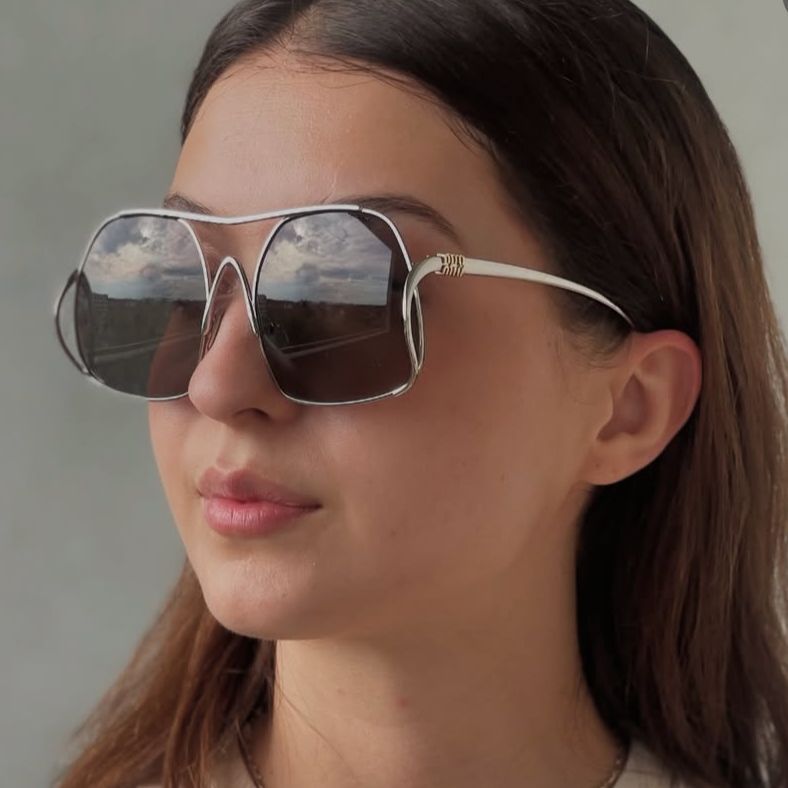 Women's geometric sunglasses with narrow metal frame and brown lenses Skanto