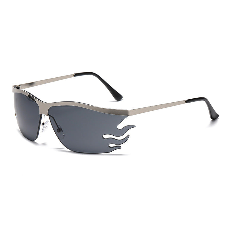 Dame trendy solbrille med innovativ flammeinnramming Skanto