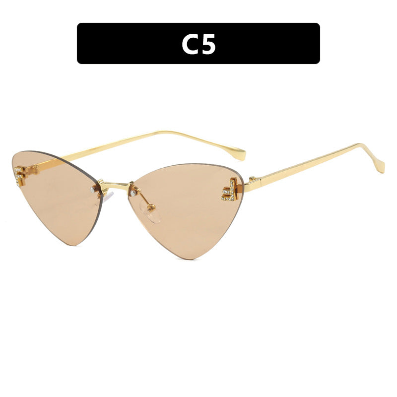 Damer ekstravagante Cat-Eye solbriller med glitrende detaljer Skanto