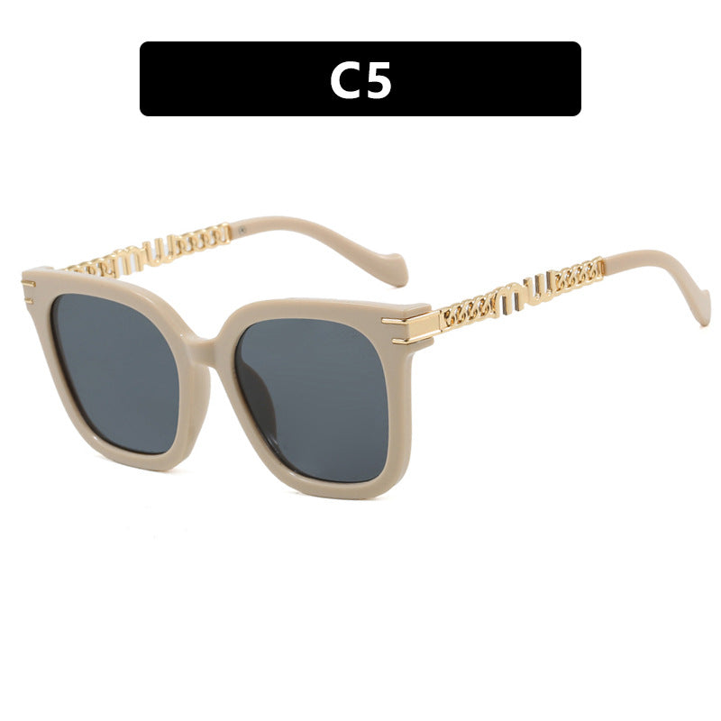Women's trendy square sunglasses with elegant frame and stylish gold accent Skanto