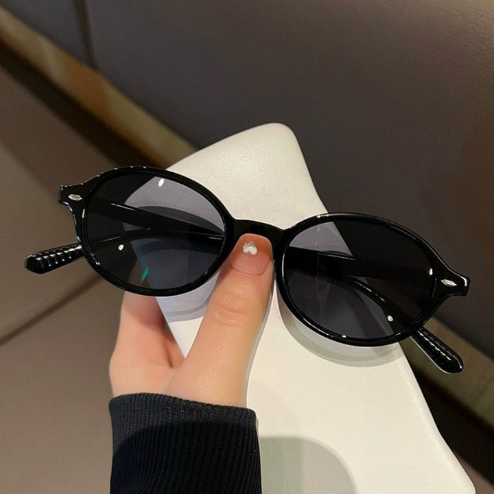 Women's round sunglasses with modern design and polarized lenses Skanto