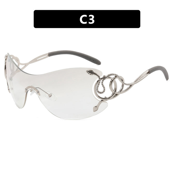 Dame futuristisk solbrille med lekent design Skanto