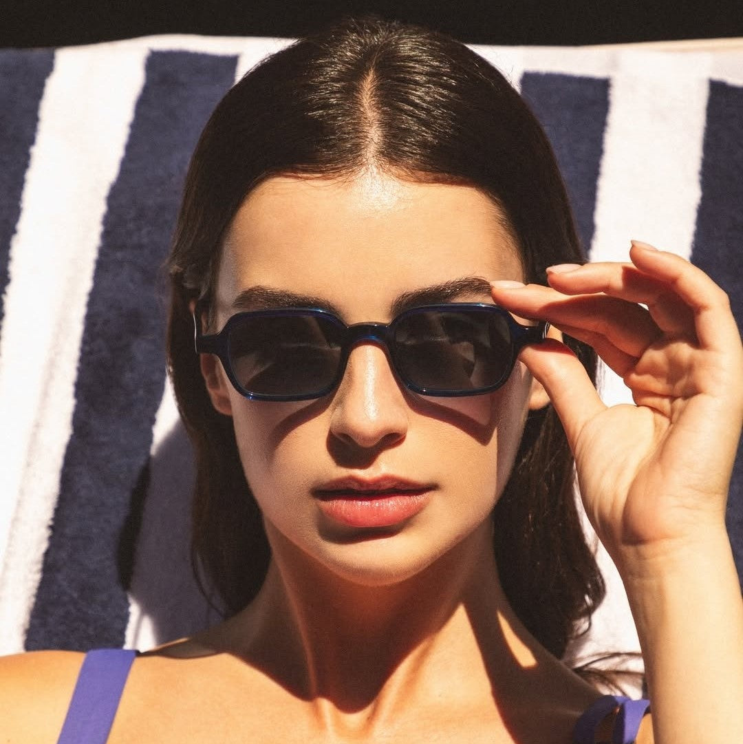 Dame moteriktig solbrille i unikt, moderne design Skanto