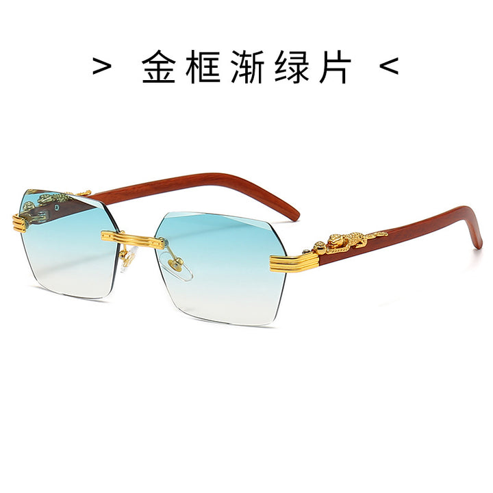 Dame designer-solbriller med kunstnerisk treramme og elegante glaselementer Skanto