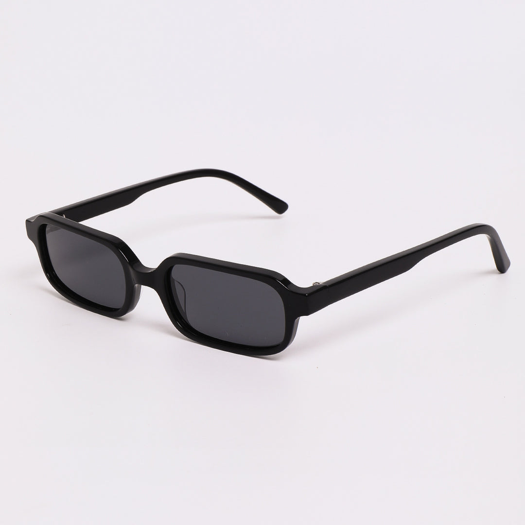 Dame solbrille i moderne, kantete design med høyt utviklede UV-beskyttelseslinser Skanto