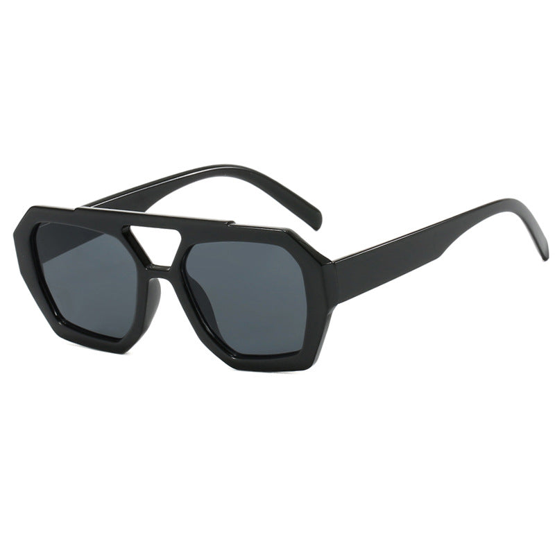 Women's geometric sunglasses made of robust plastic with polarized lenses Skanto