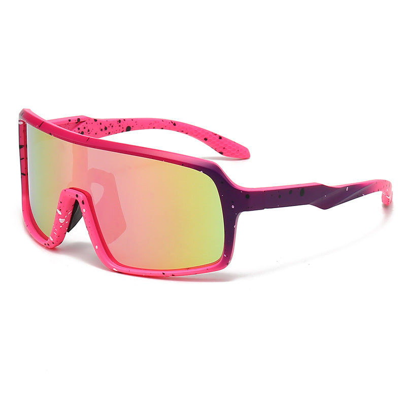 Dame fashion solbrille i futuristisk design med store glass Skanto