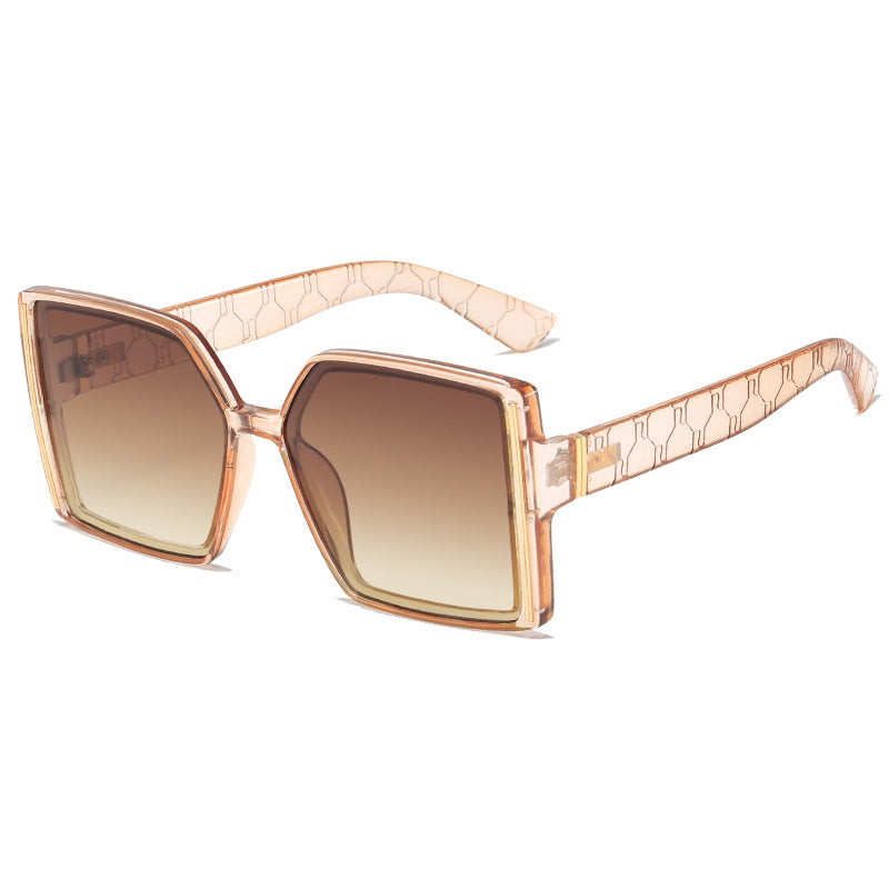 Damer fashionable solbriller i retro-inspirert design Skanto