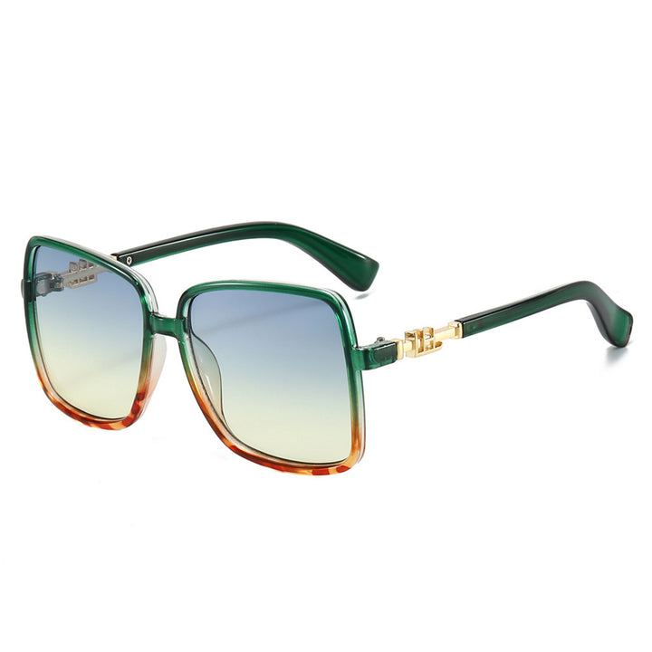 Dame solbrille med stor ramme og gradient Skanto