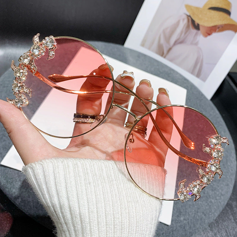 Dame Fashion-solbriller med eksklusiv design og glitrende accenter Skanto