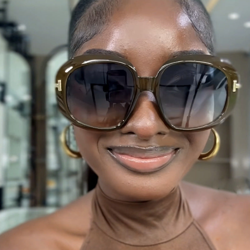 Women's oversized sunglasses with elegant frame structure and UV protection Skanto