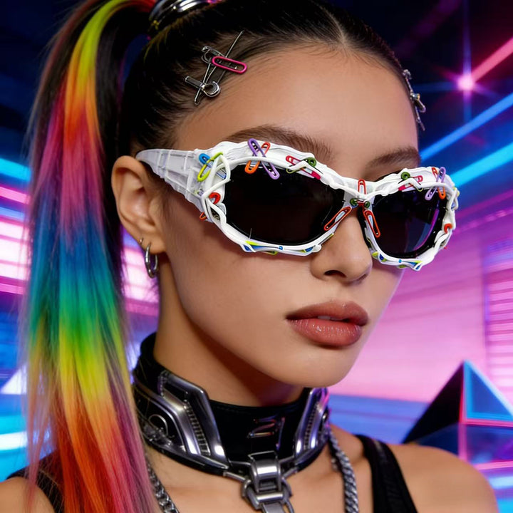Dame kreativt statement-solbrille med iøynefallende design Skanto