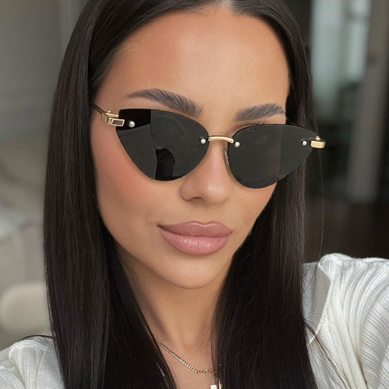 Women's Elegant Cat-Eye Sunglasses with Ultra-Light Metal Frame Skanto