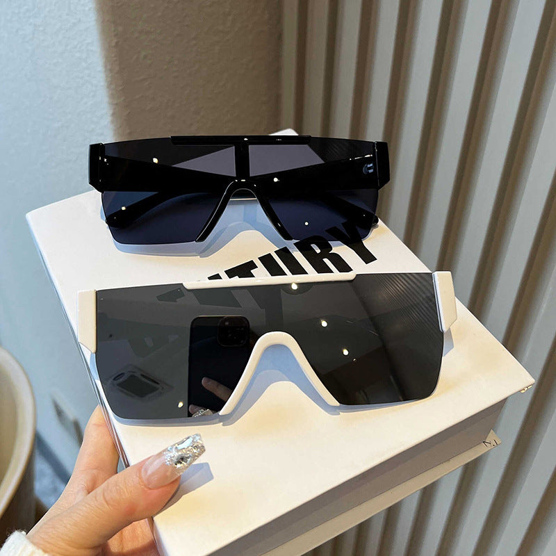 Women's futuristic sports sunglasses with UV protection and wide lens area Skanto
