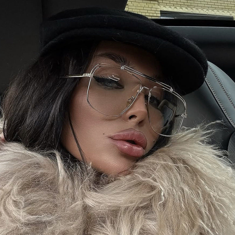 Women's elegant square sunglasses with gold accent Skanto