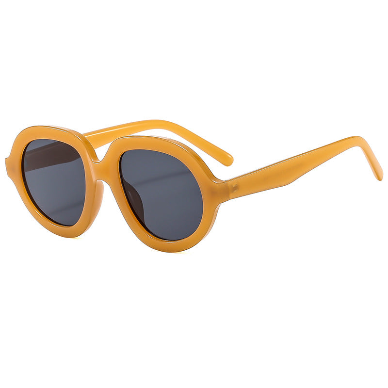 Dame trendy solbriller med bred, oval ramme Skanto