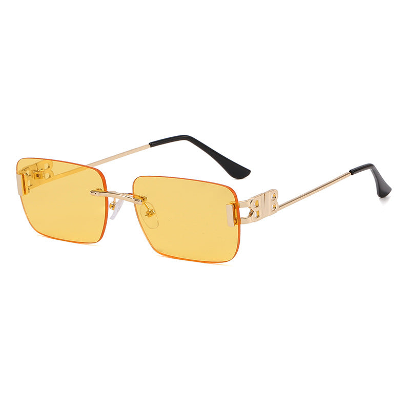 Damer moterik kvadratisk solbrille med gull aksenter Skanto