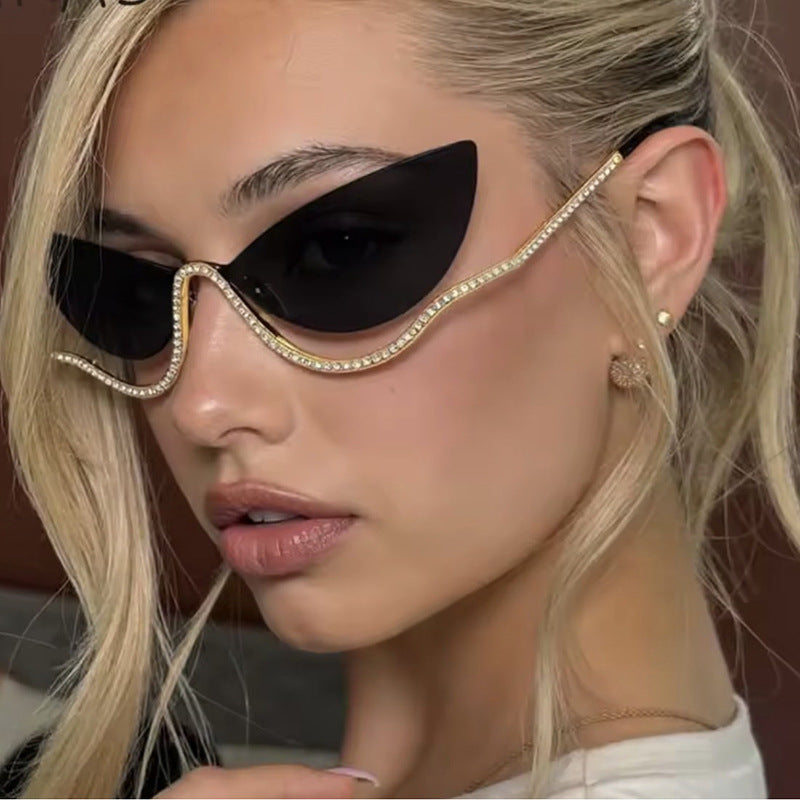 Women's extravagant shaped Cat-Eye sunglasses with sparkling applications Skanto