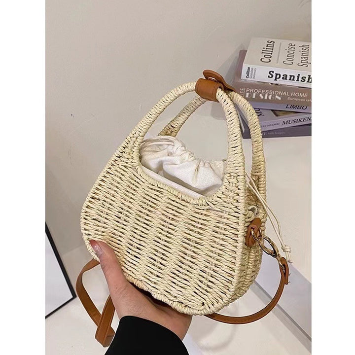Modern Rattan Bag with Elegant Leather Detail Skanto